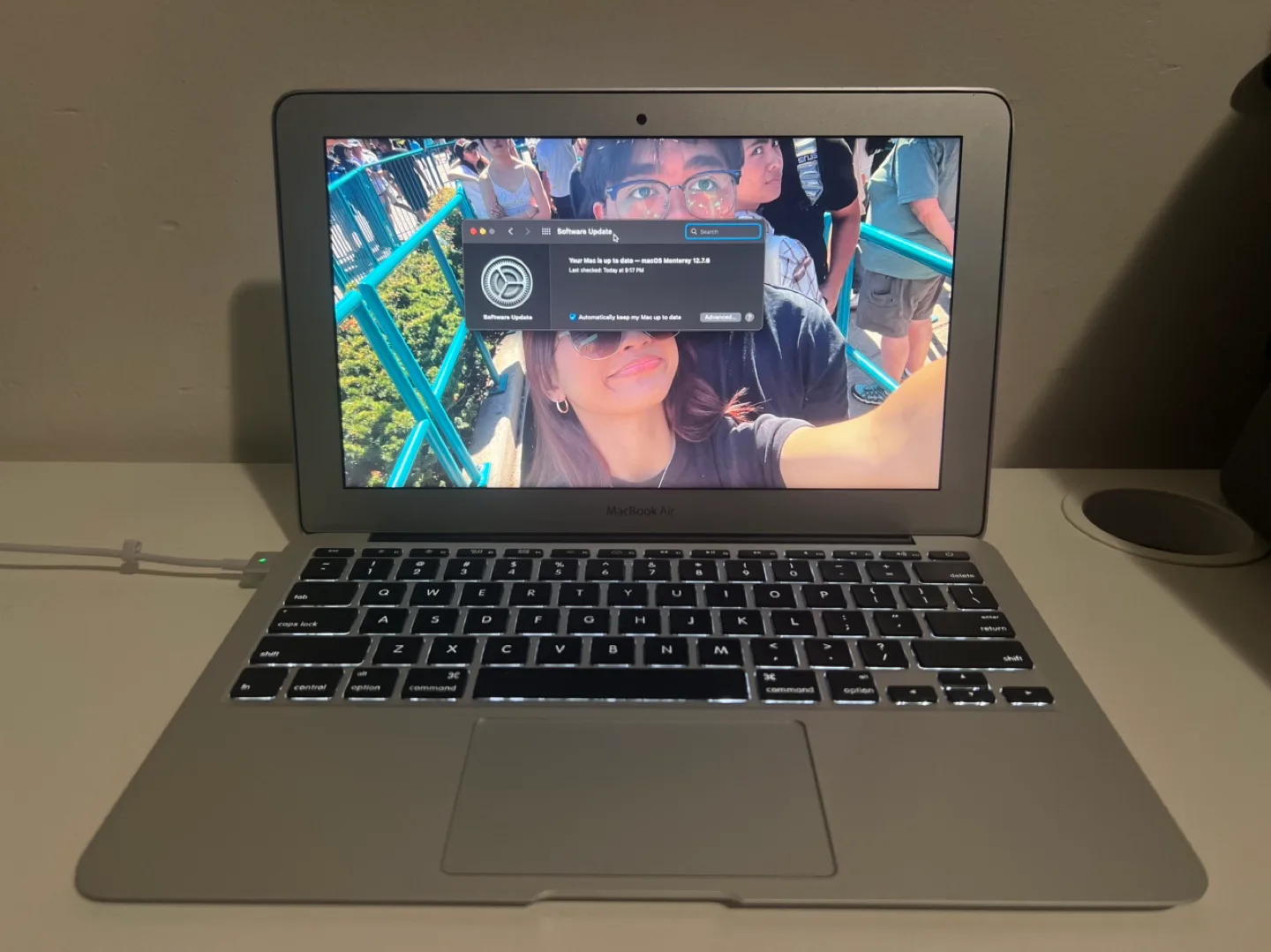 MacBook Air 11-inch, Early 2015 image indicator(2)