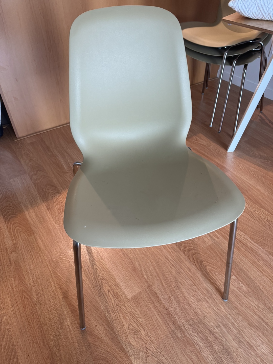 4 avocado green chairs