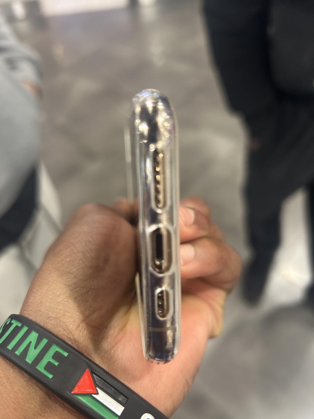 iPhone 11 Pro Max - Gold - For Parts - photo 4