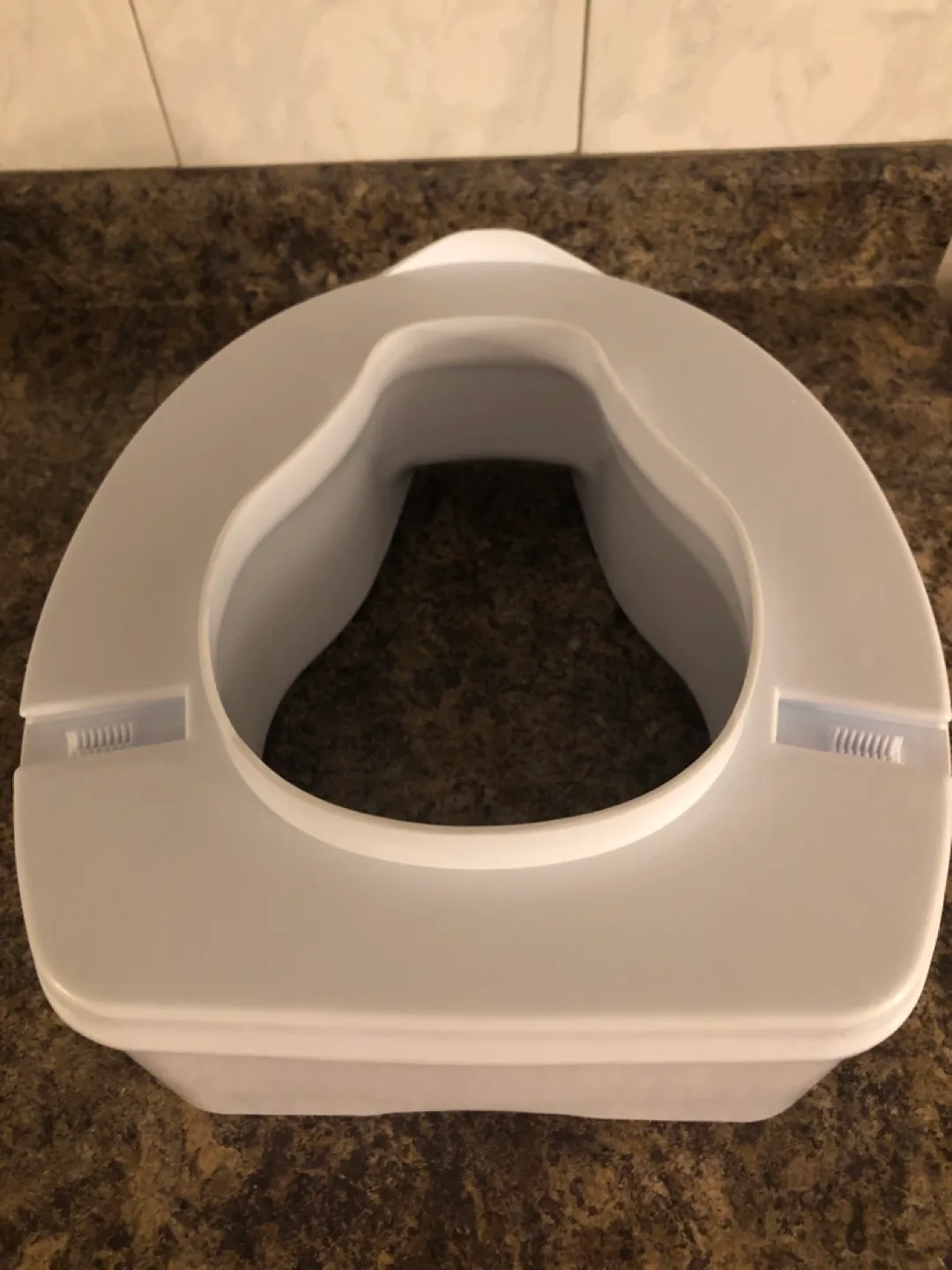 Toilet Seat Riser image indicator(3)