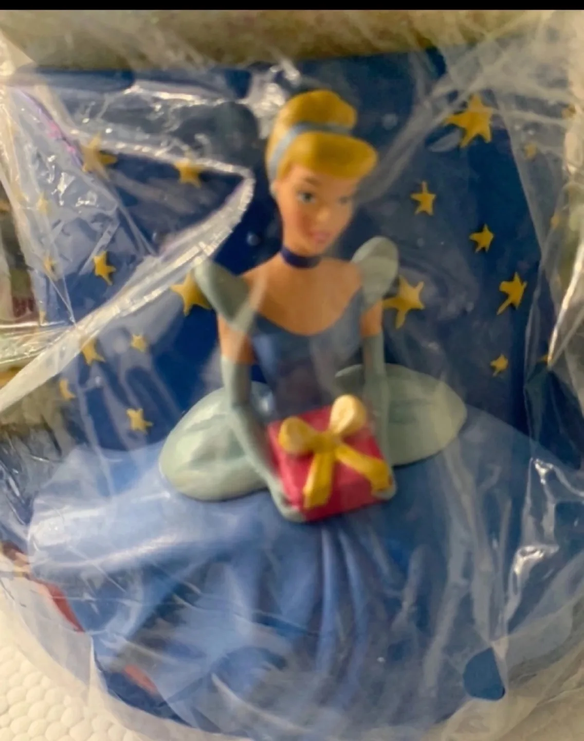 Disney Snow Globe - Mickey and Minnie image indicator(5)