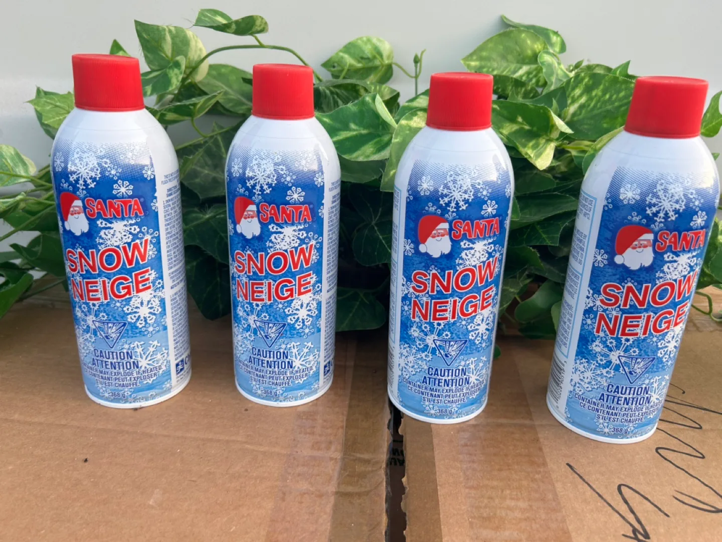 4 Cans of Santa Snow Neige image indicator(2)