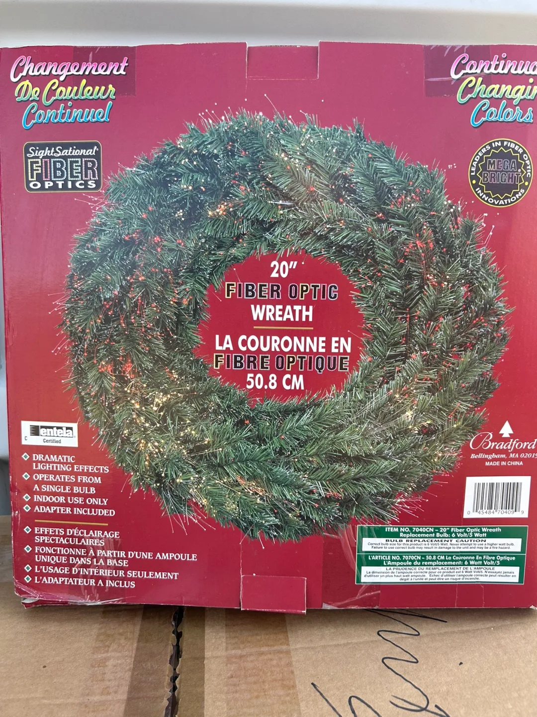 20" Fiber Optic Wreath with Changing Colors image indicator(3)