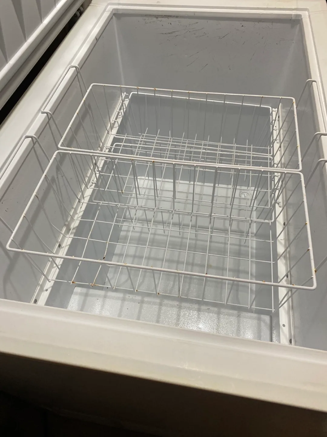 White Westinghouse Chest Freezer image indicator(2)