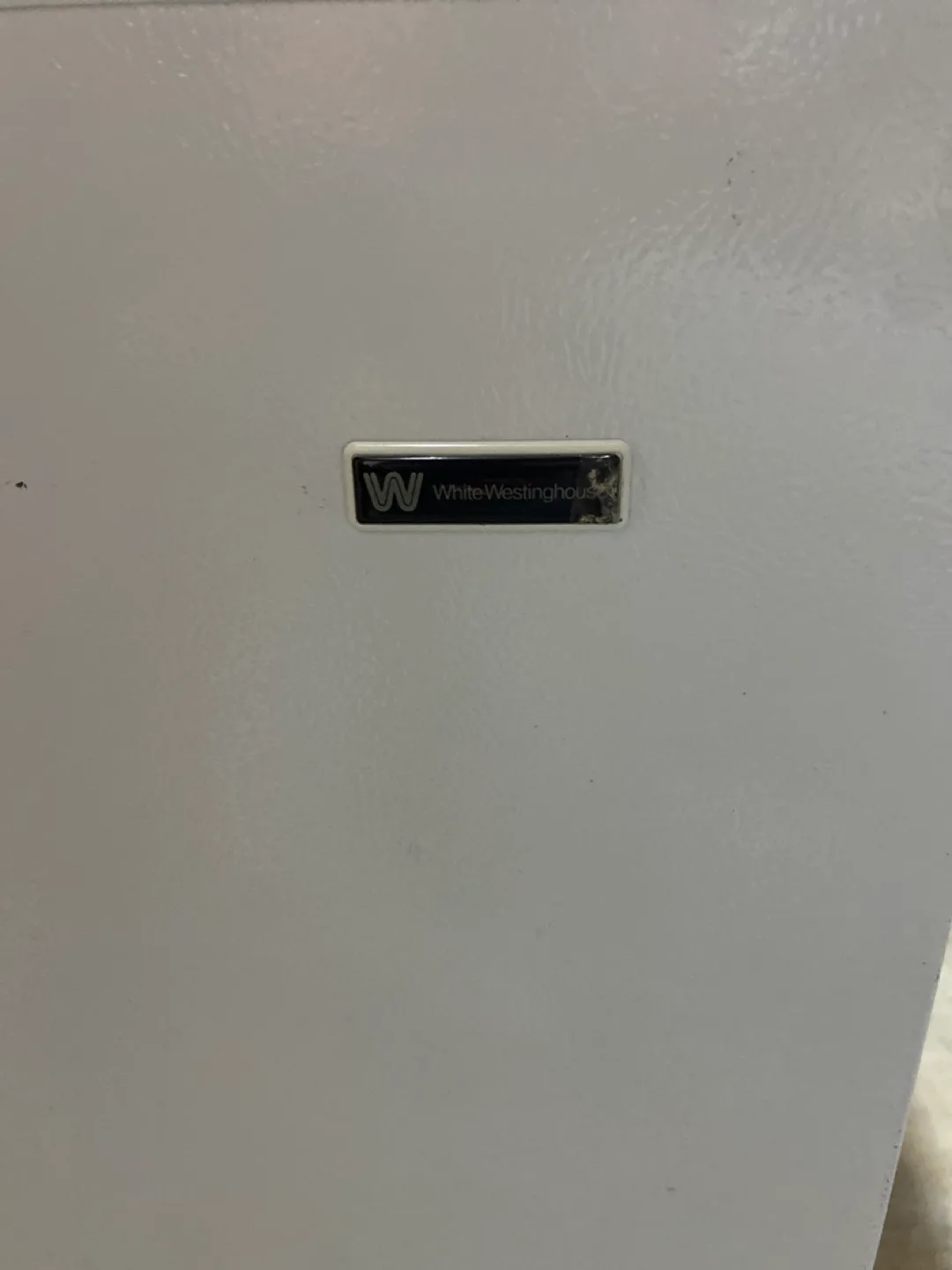 White Westinghouse Chest Freezer image indicator(5)