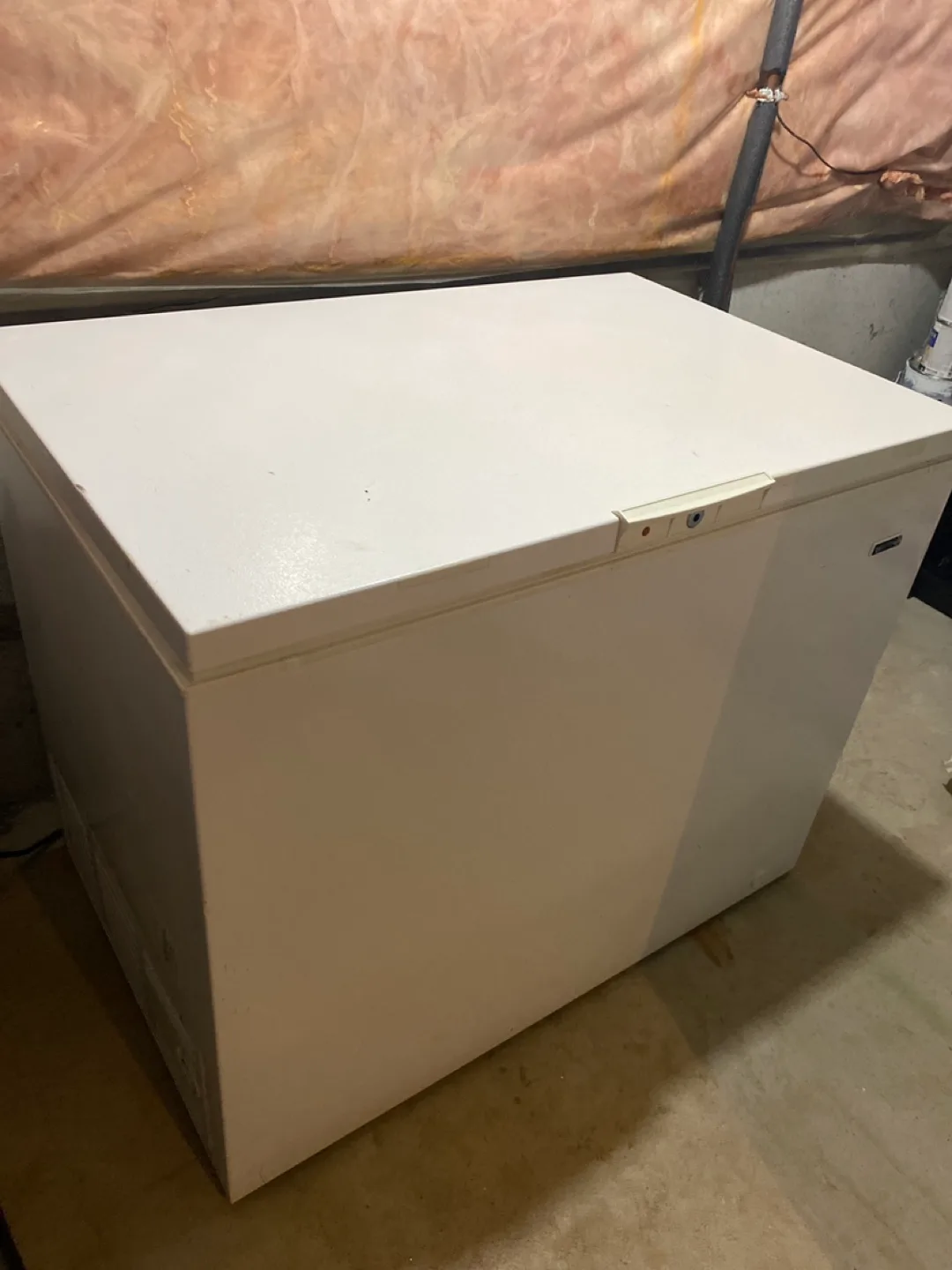 White Westinghouse Chest Freezer image indicator(4)