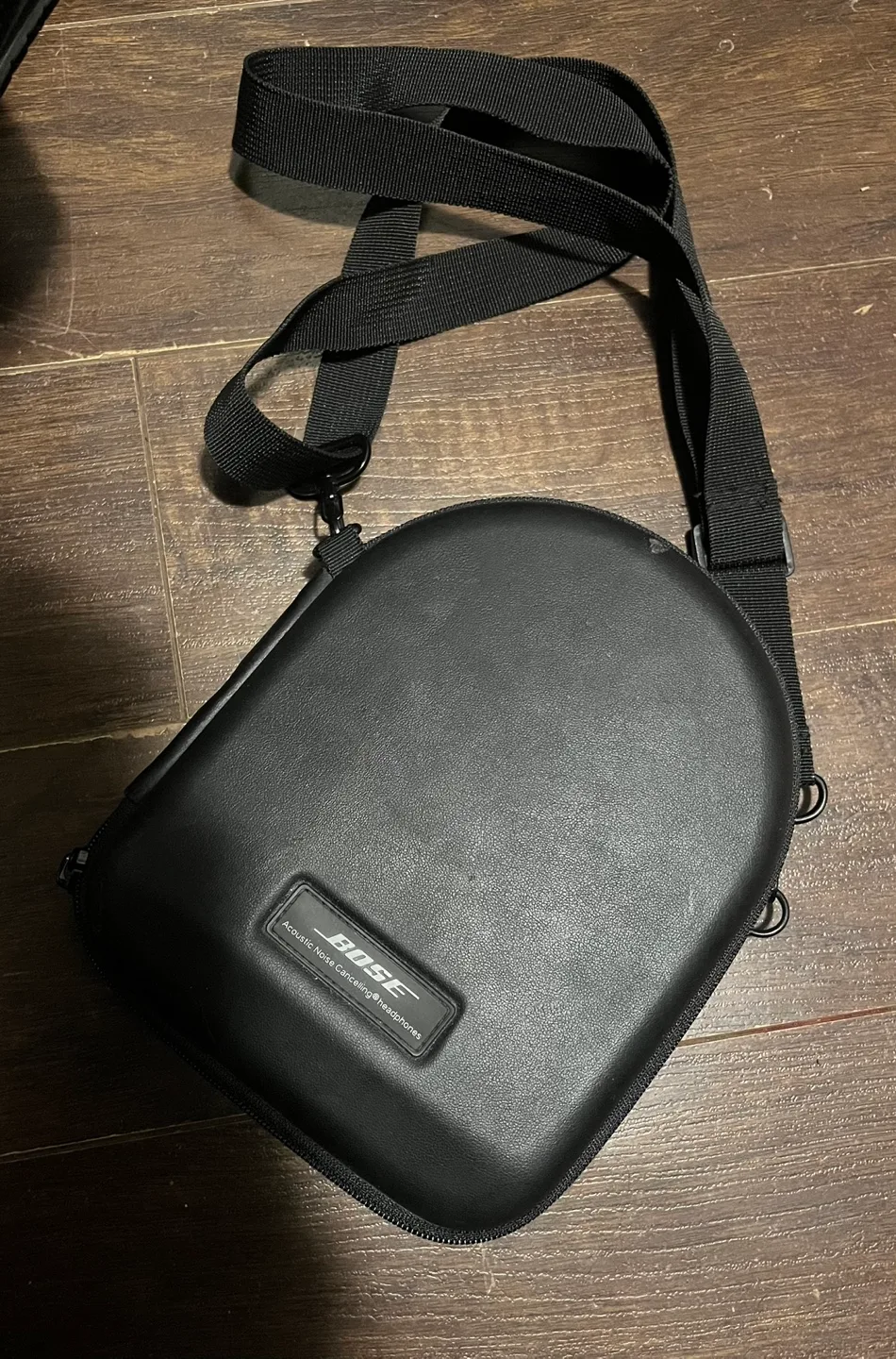 Bose Noise Cancelling Headphones image indicator(2)