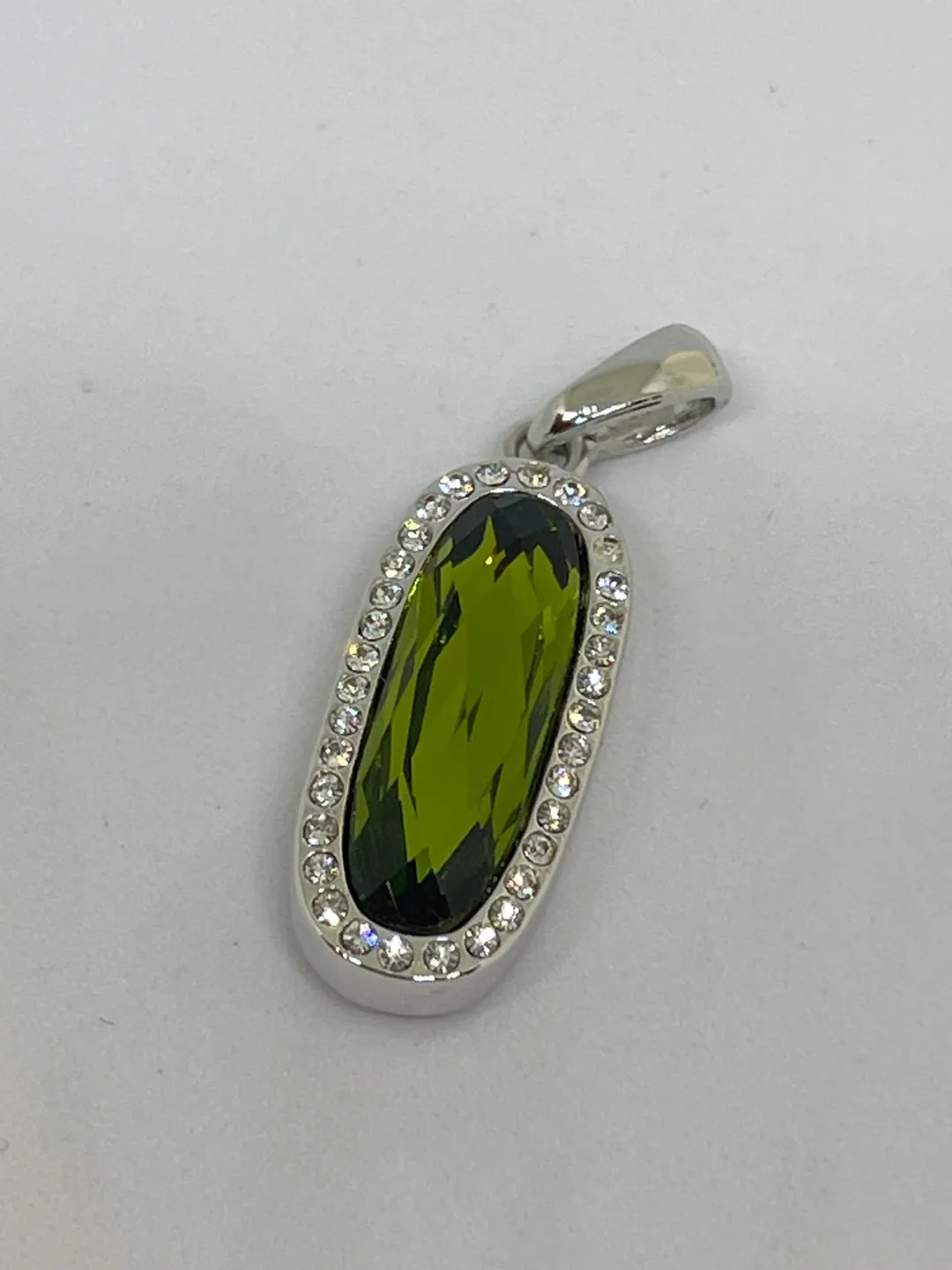 Green Crystal Pendant Necklace thumbnail