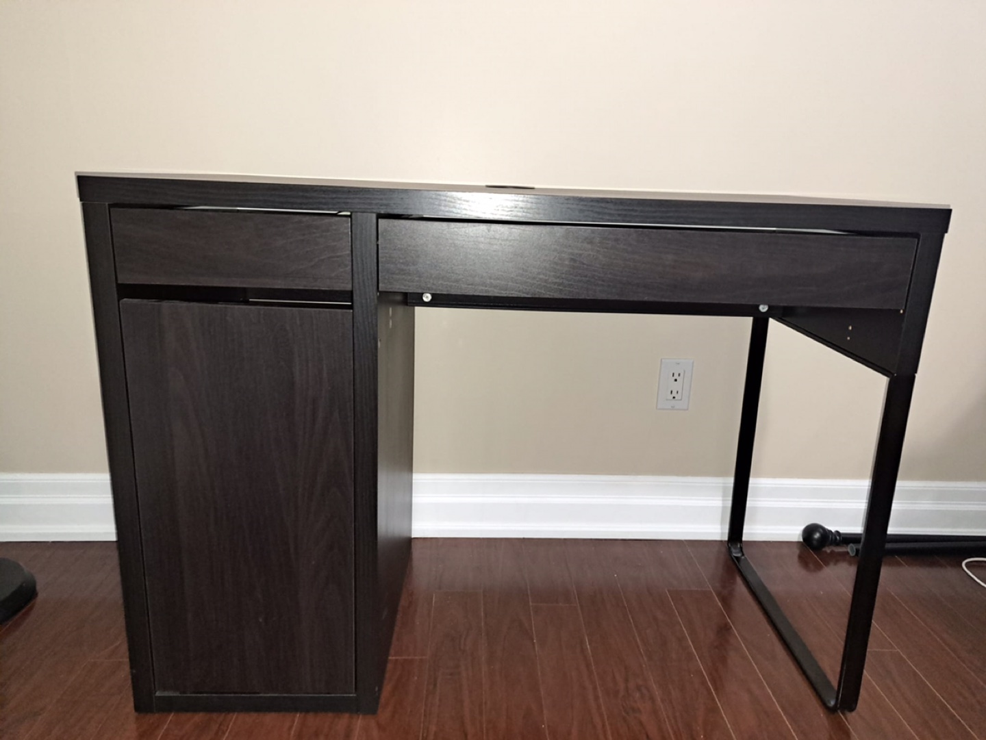 IKEA MICKE Desk - Black-brown