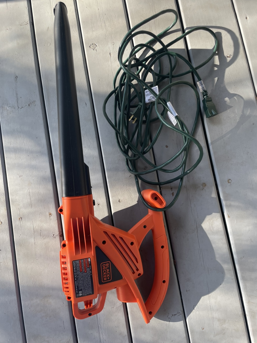 MOVING SALE: NEW Black + Decker Electric Leaf Blower - photo 2