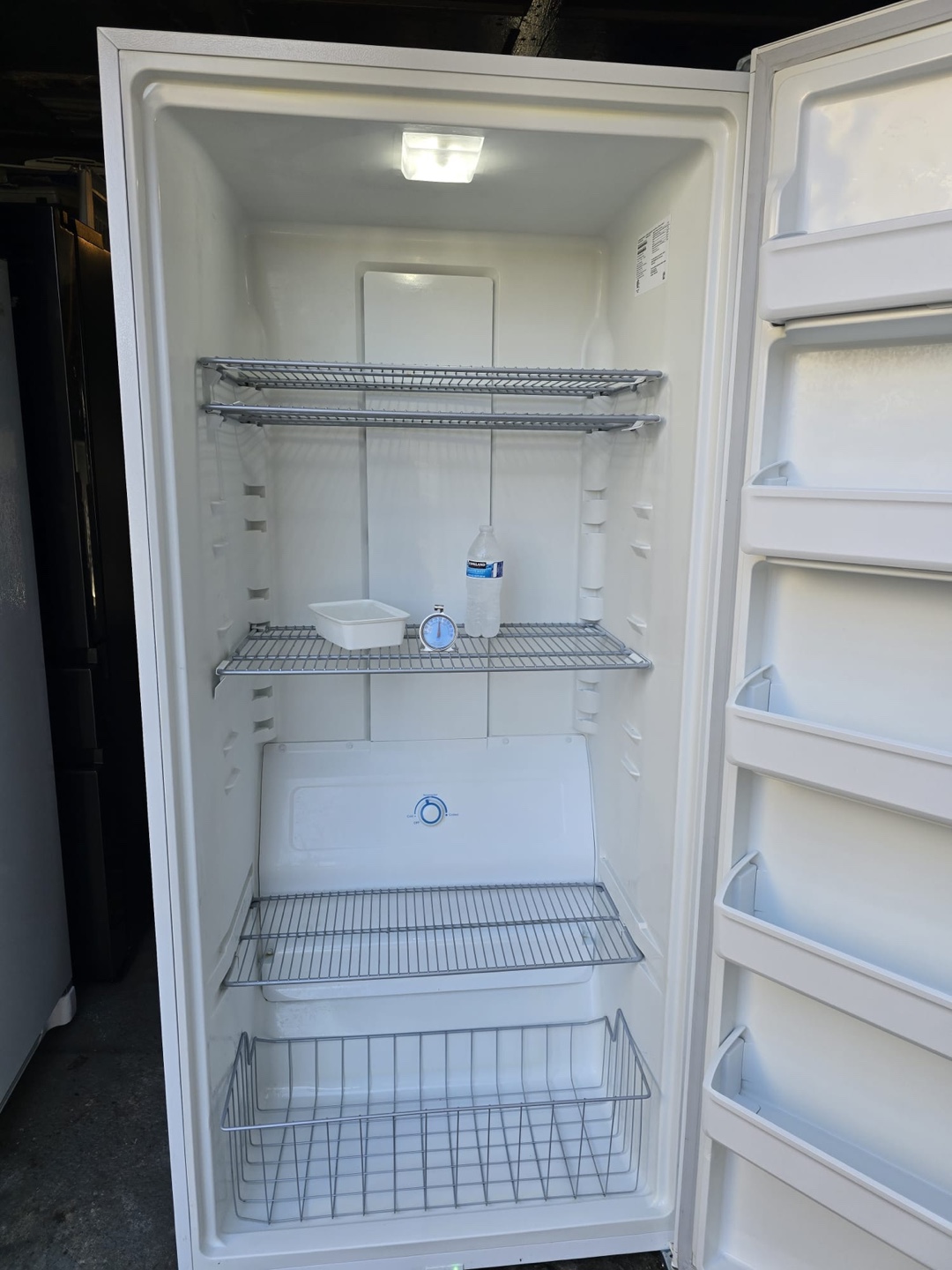 Frigidaire freezer - photo 3