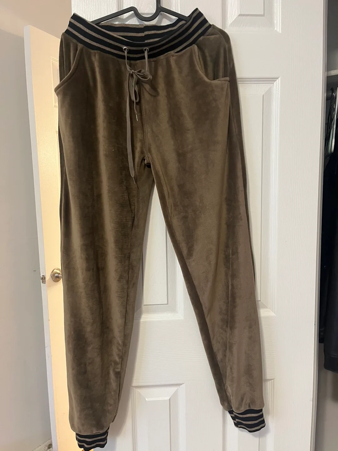 Velvet Tracksuit image indicator(2)