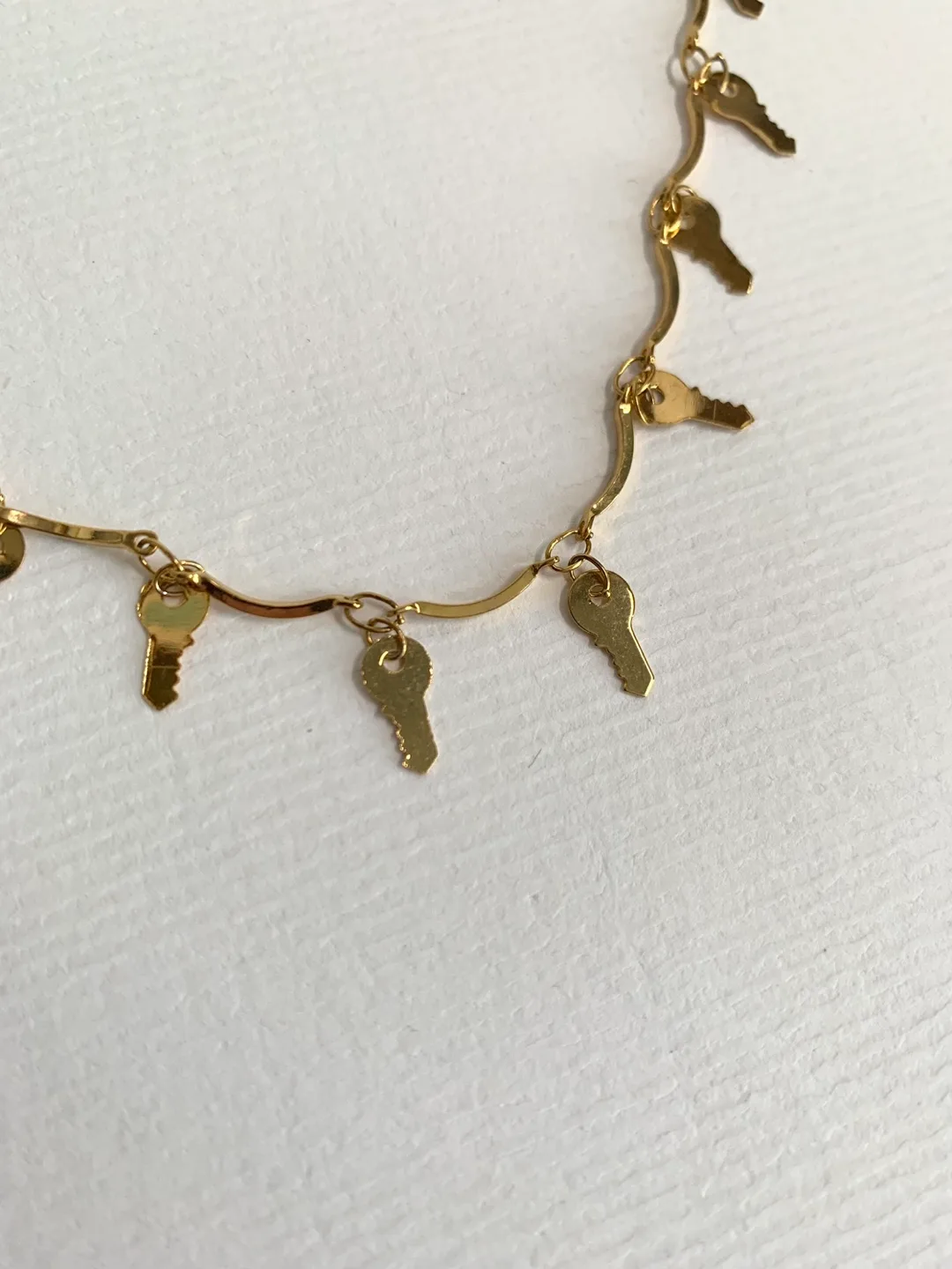 Gold Tone Key Necklace image indicator(3)