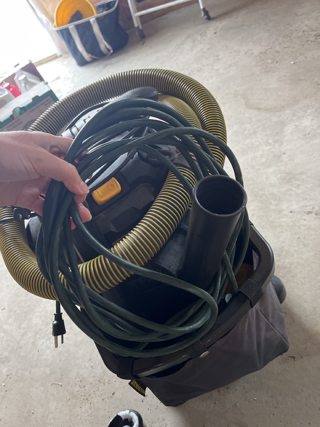 Dewalt Wet/Dry Vacuum - photo 2