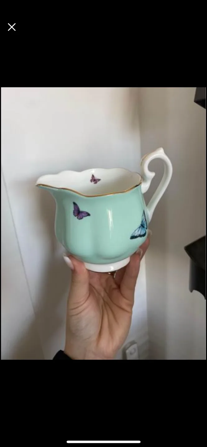 Royal Albert Miranda Kerr Roses Tea Set image indicator(3)