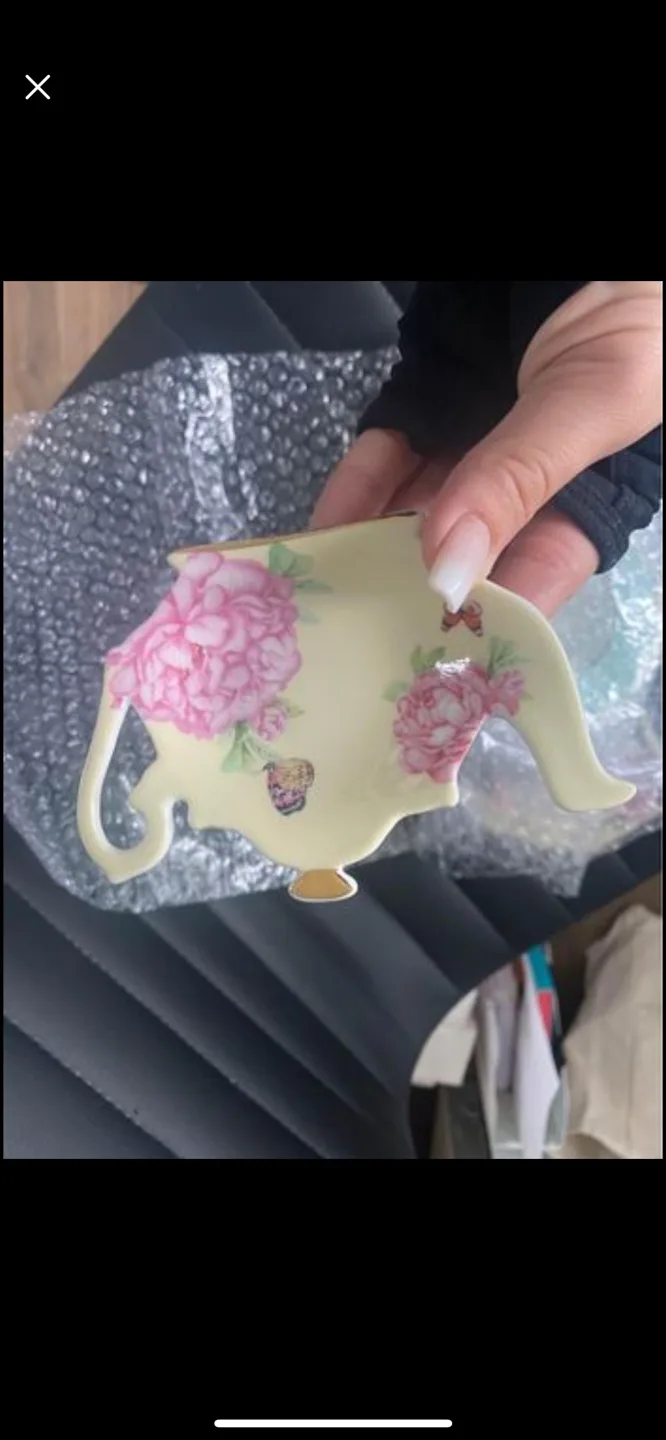 Royal Albert Miranda Kerr Roses Tea Set image indicator(4)