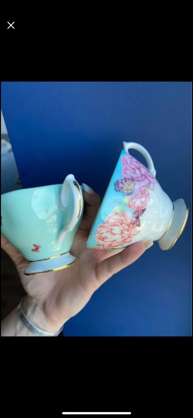 Royal Albert Miranda Kerr Roses Tea Set image indicator(2)