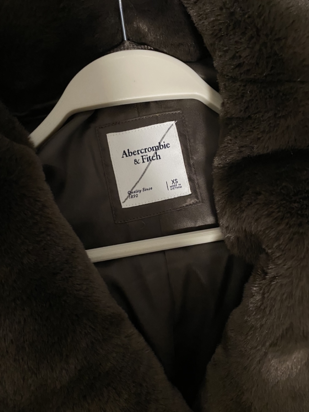 Double-breasted faux fur coat. - photo 5
