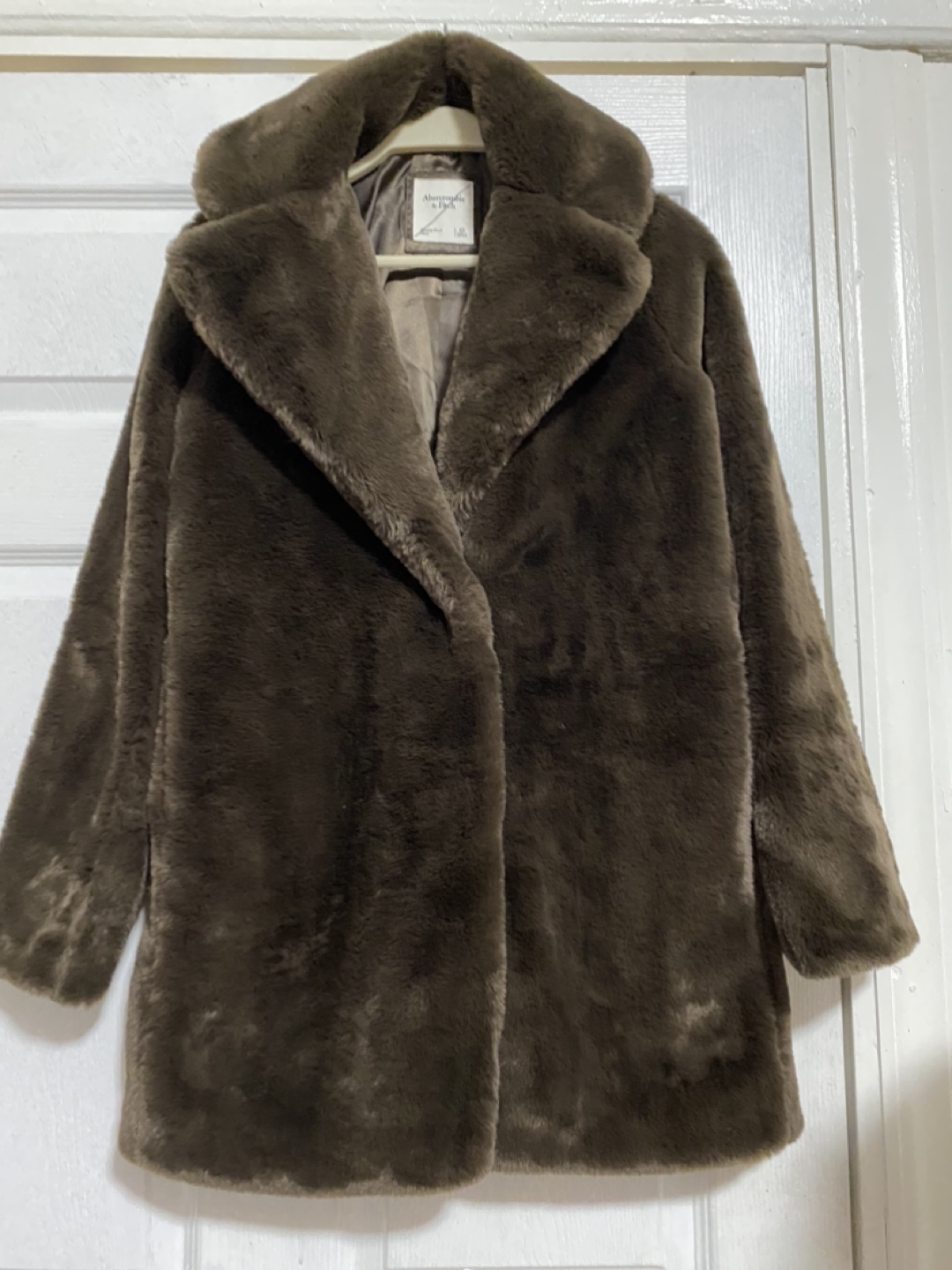 Double-breasted faux fur coat. - photo 2