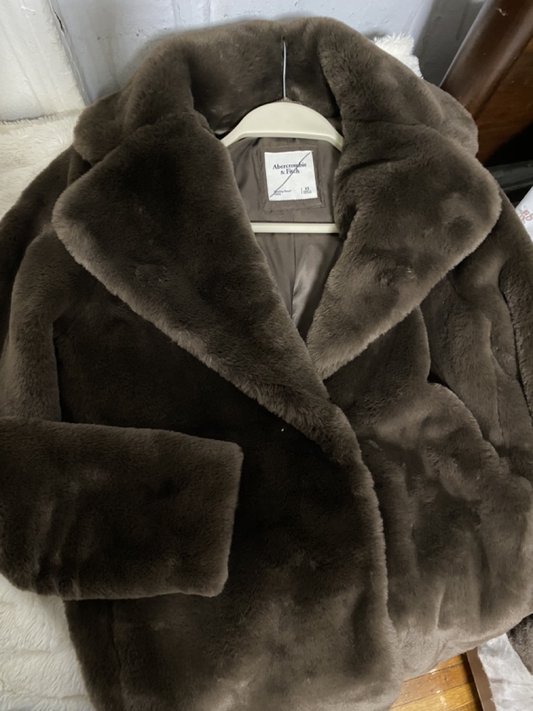 Double-breasted faux fur coat. - photo 4