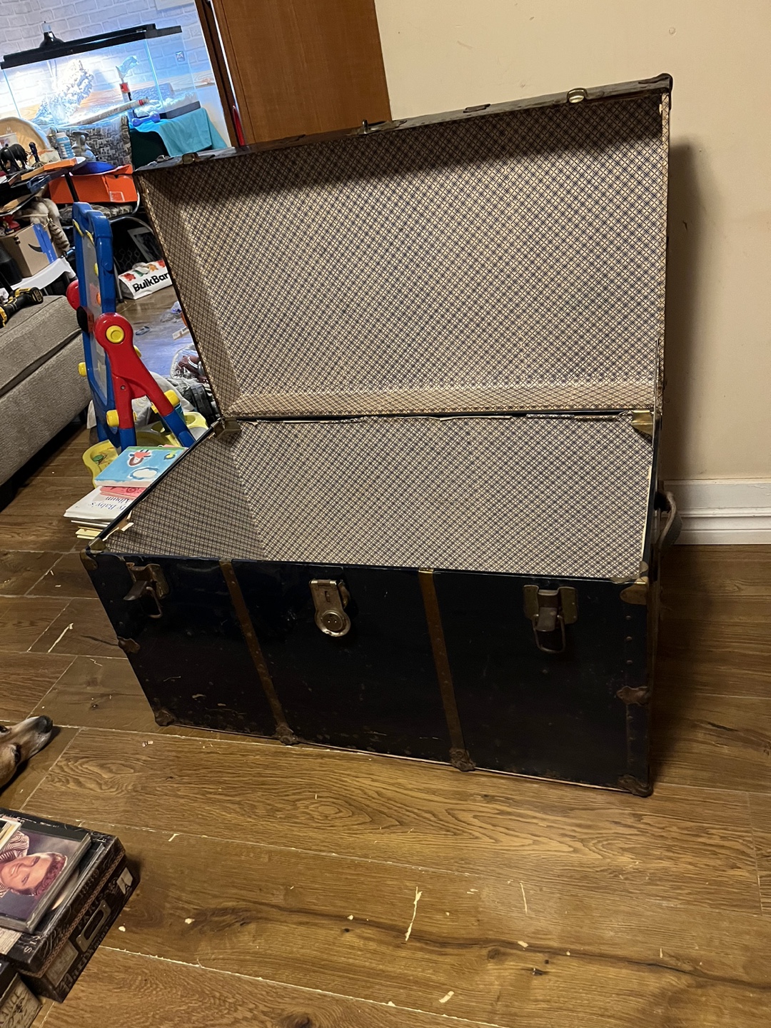 Vintage Metal Trunk - photo 3