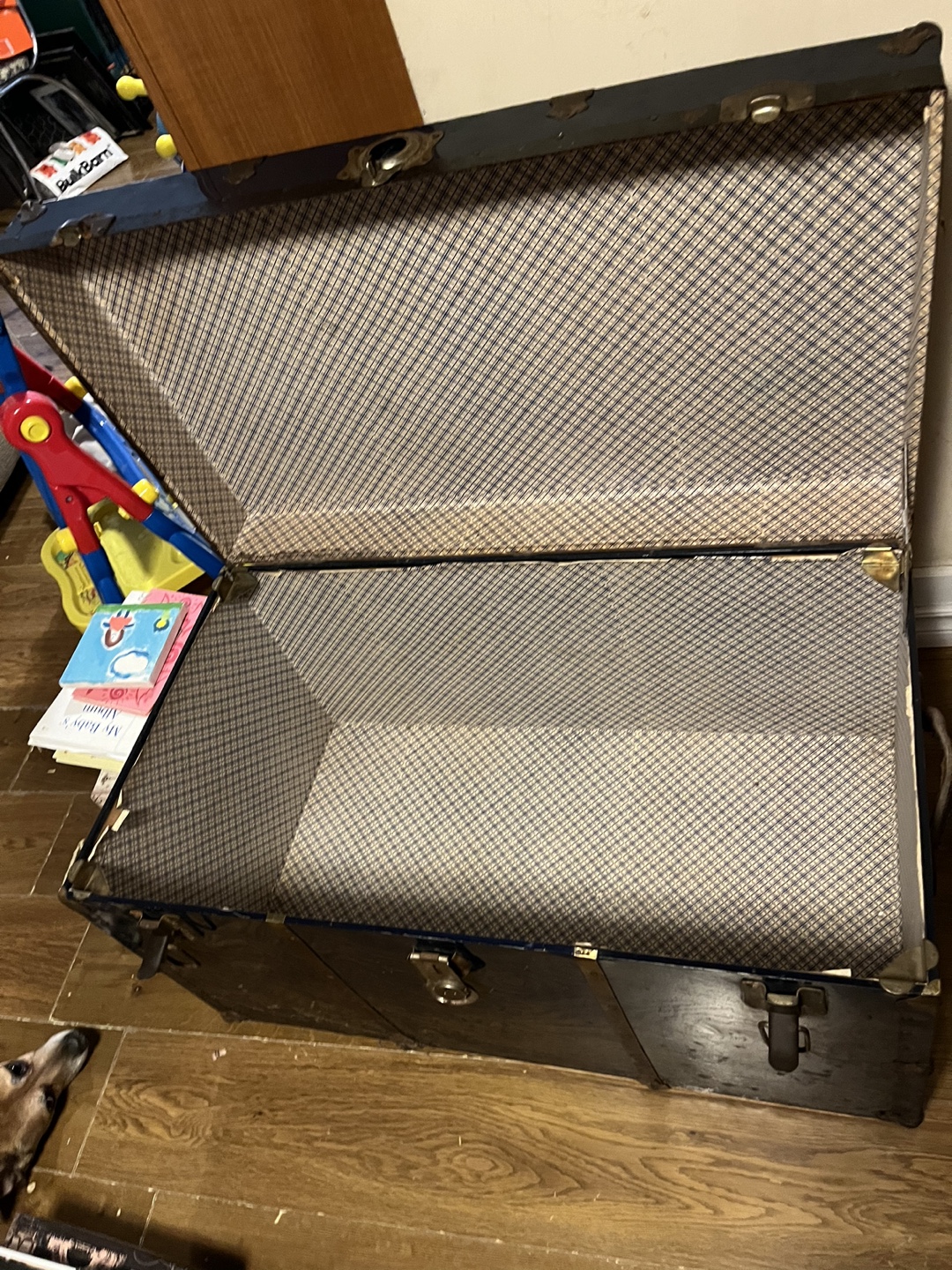 Vintage Metal Trunk - photo 2