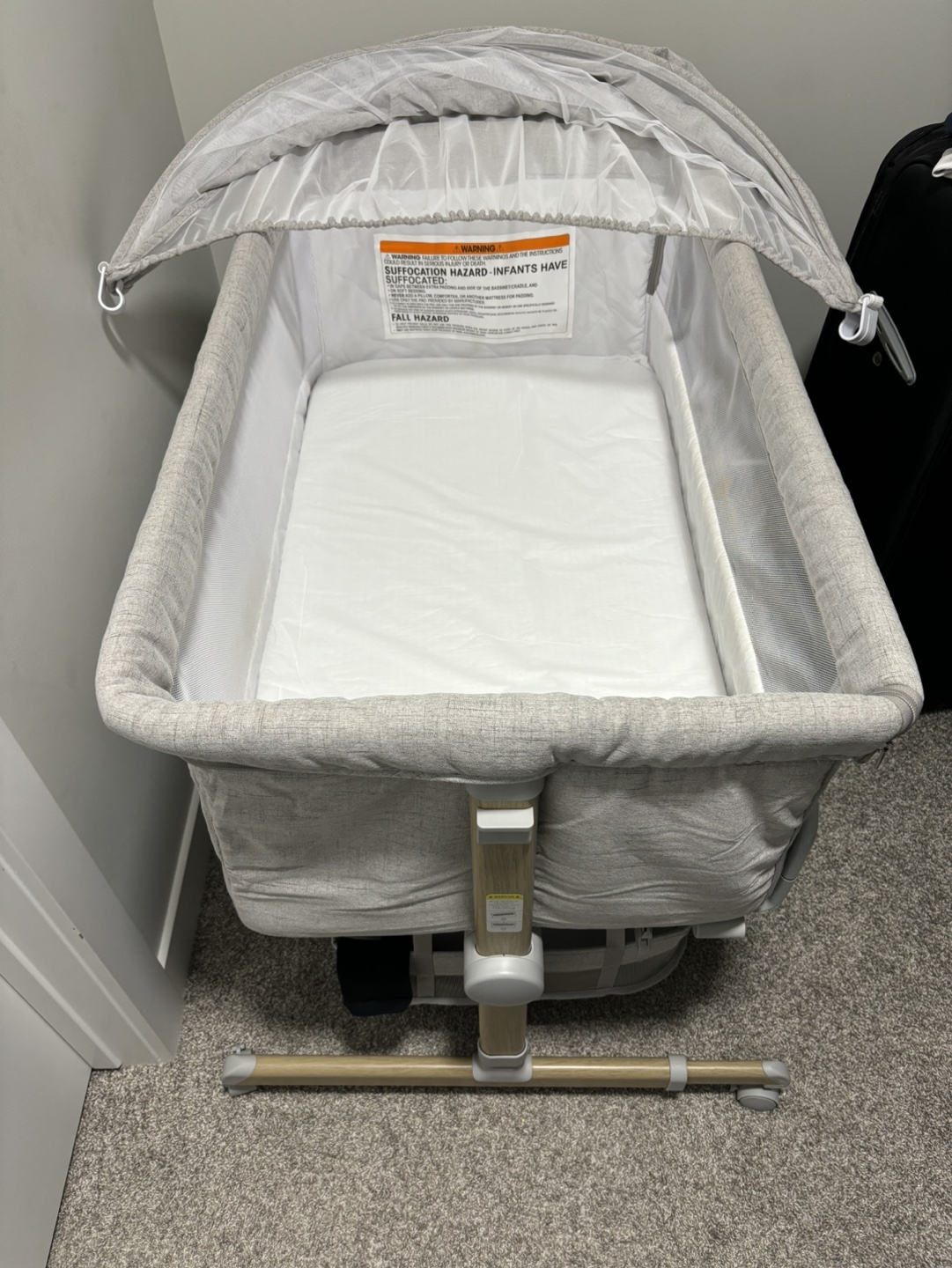 Baby Co-Sleeper Bassinet with Canopy - photo 3