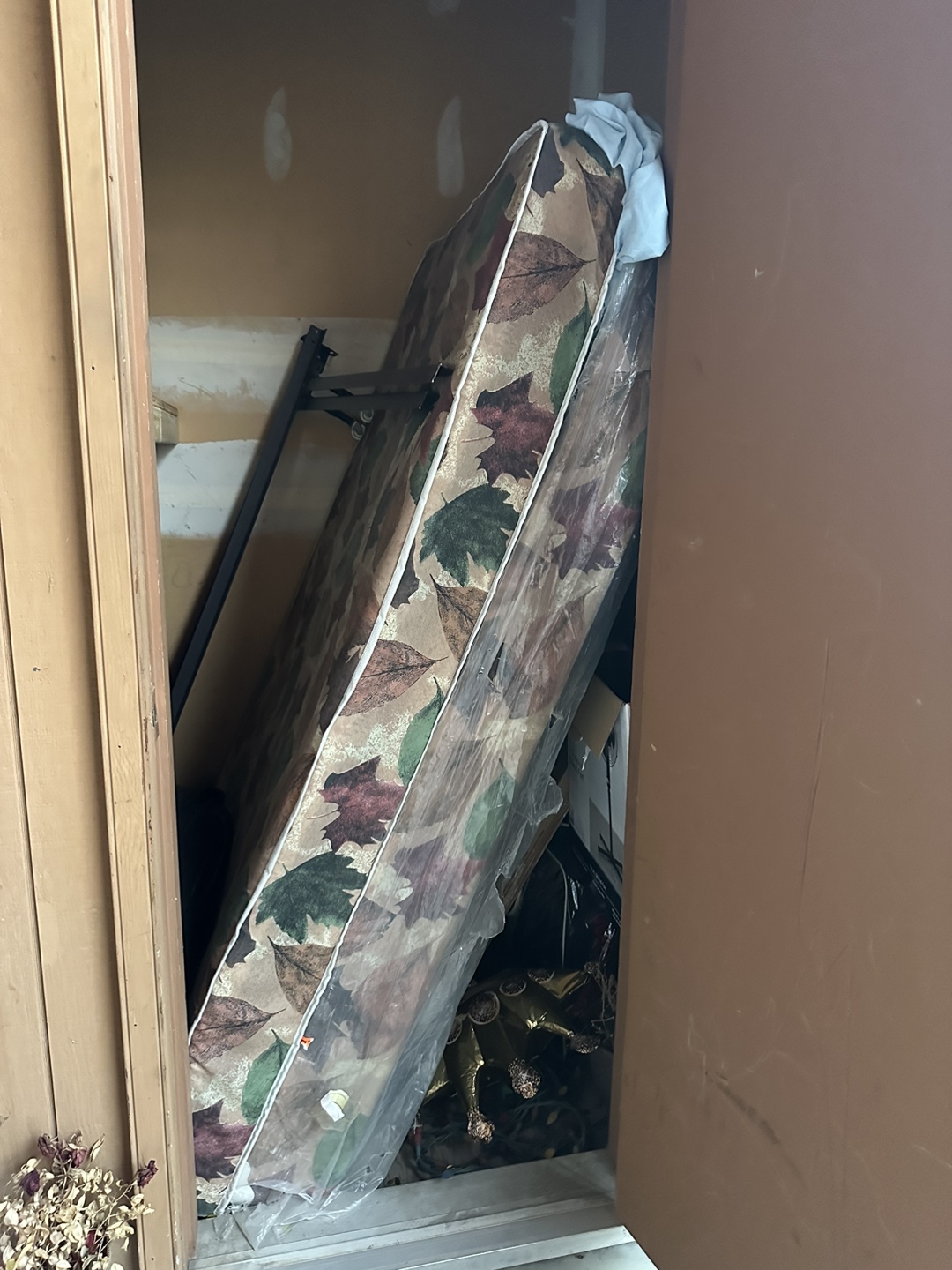 Twin metal bed frame - photo 2