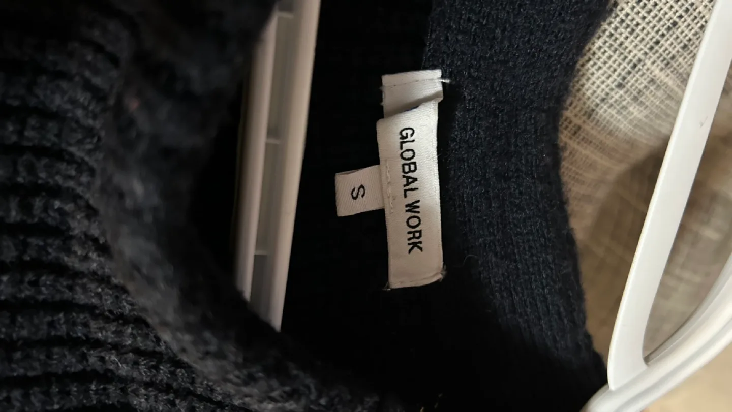 Dark blue Fuzzy Sleeve Sweater oversized S excellent condition image indicator(3)