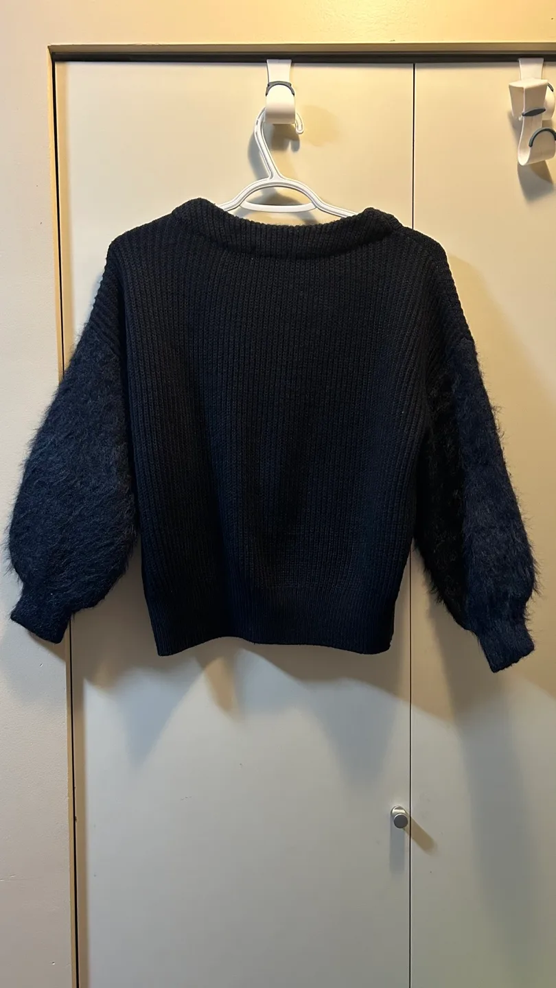 Dark blue Fuzzy Sleeve Sweater oversized S excellent condition image indicator(2)