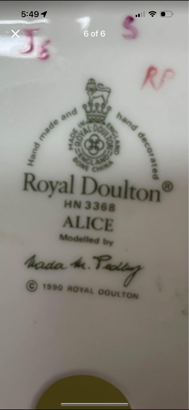Royal Doulton HN 3368 Alice Figurine - photo 5