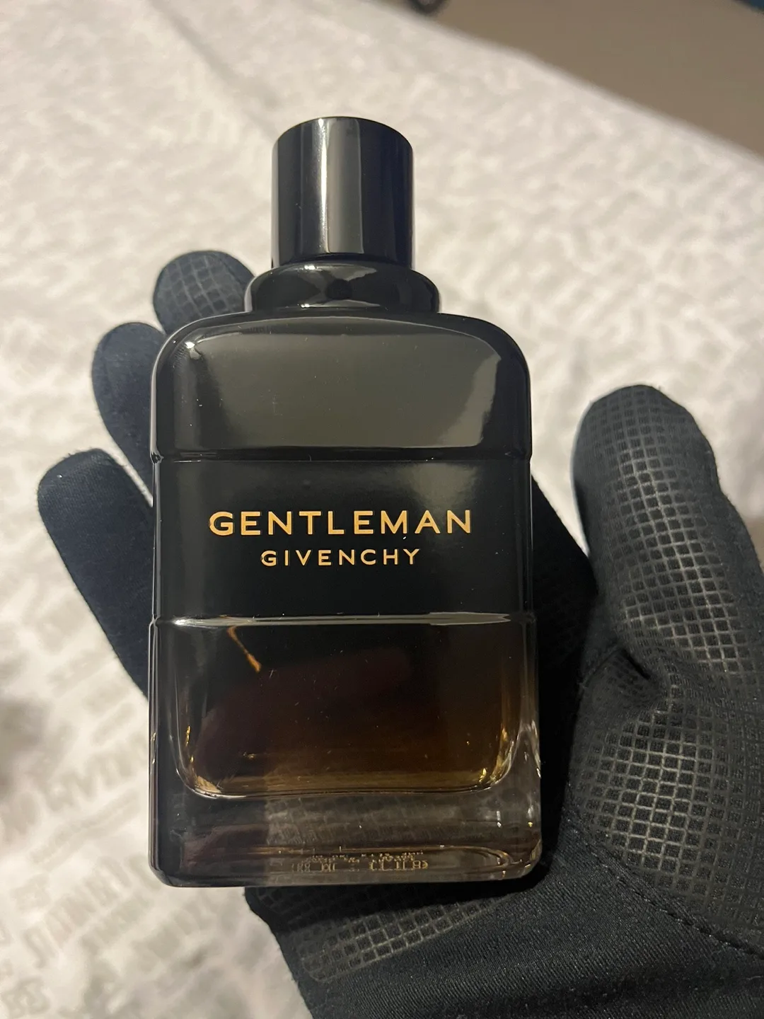 Gentleman Givenchy Reserve Privee Eau de Parfum thumbnail
