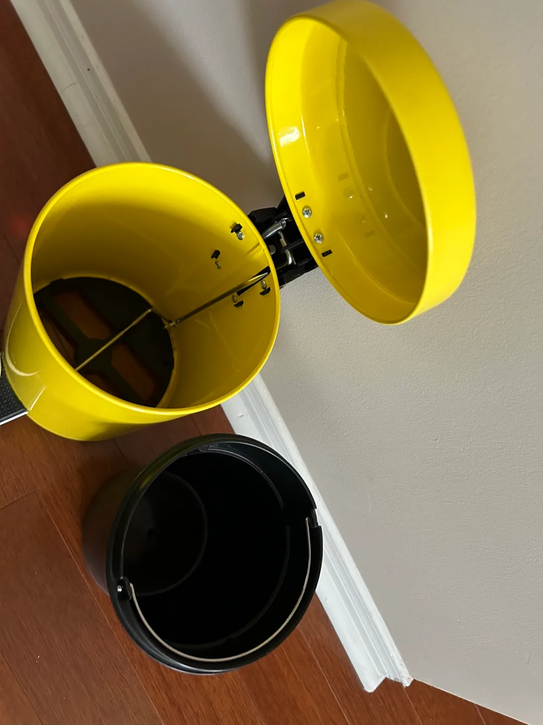 Yellow Step-on Trash Can image indicator(5)