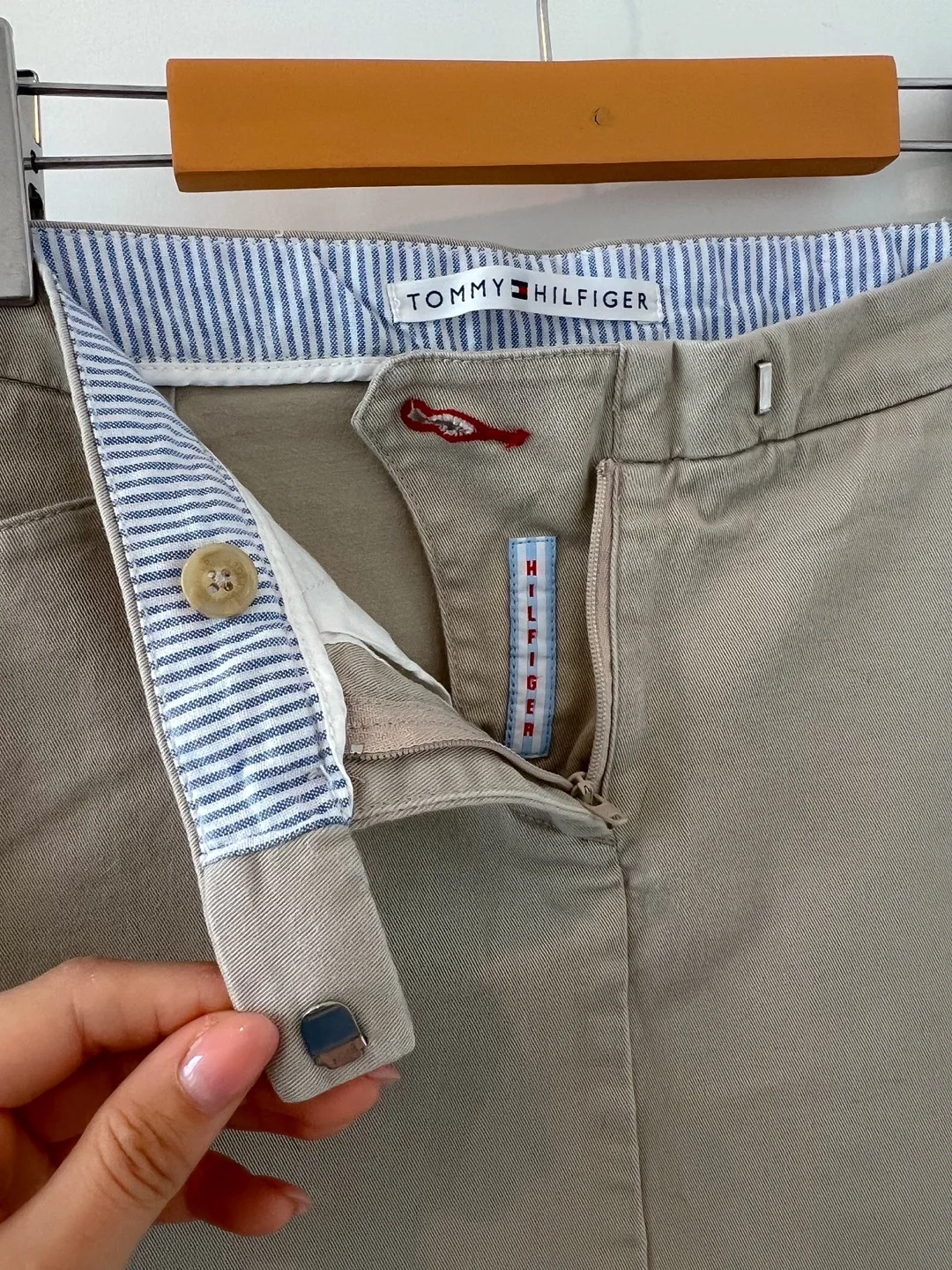 Vintage Tommy Hilfiger beige Mini Skirt Size 4 with 2 pockets image indicator(3)