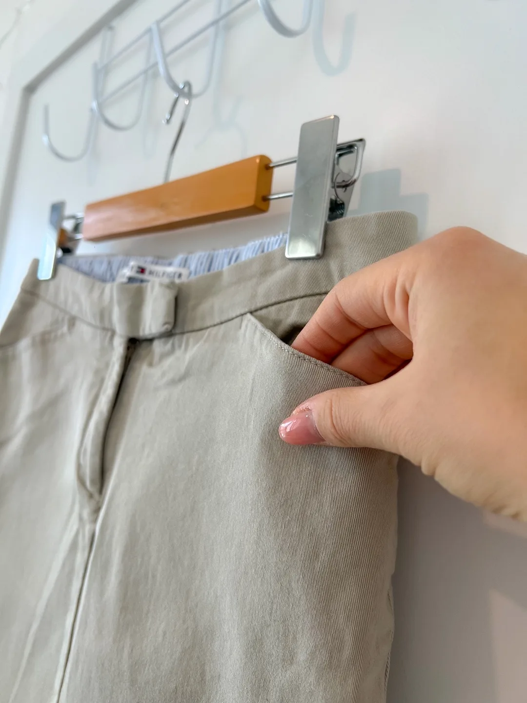 Vintage Tommy Hilfiger beige Mini Skirt Size 4 with 2 pockets image indicator(8)