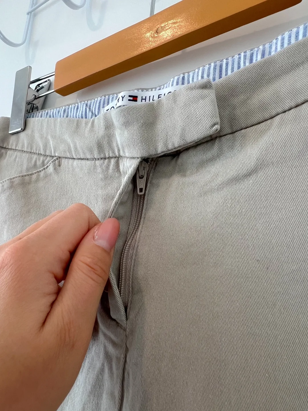 Vintage Tommy Hilfiger beige Mini Skirt Size 4 with 2 pockets image indicator(10)