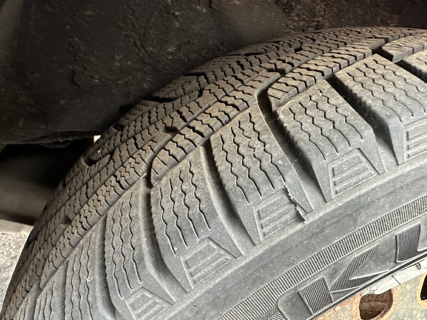 Used Kumho Wintercraft Ice WP71 Tire image indicator(3)