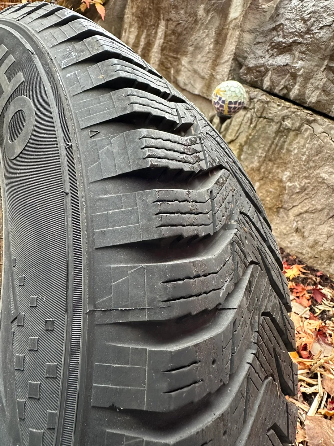 Used Kumho Wintercraft Ice WP71 Tire image indicator(2)