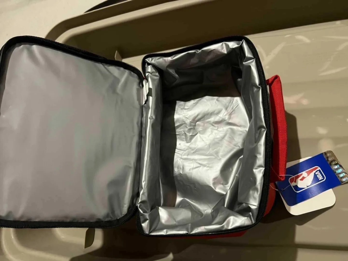 NEW w Tag! Lunch Bag with Toronto Raptors Logo image indicator(3)