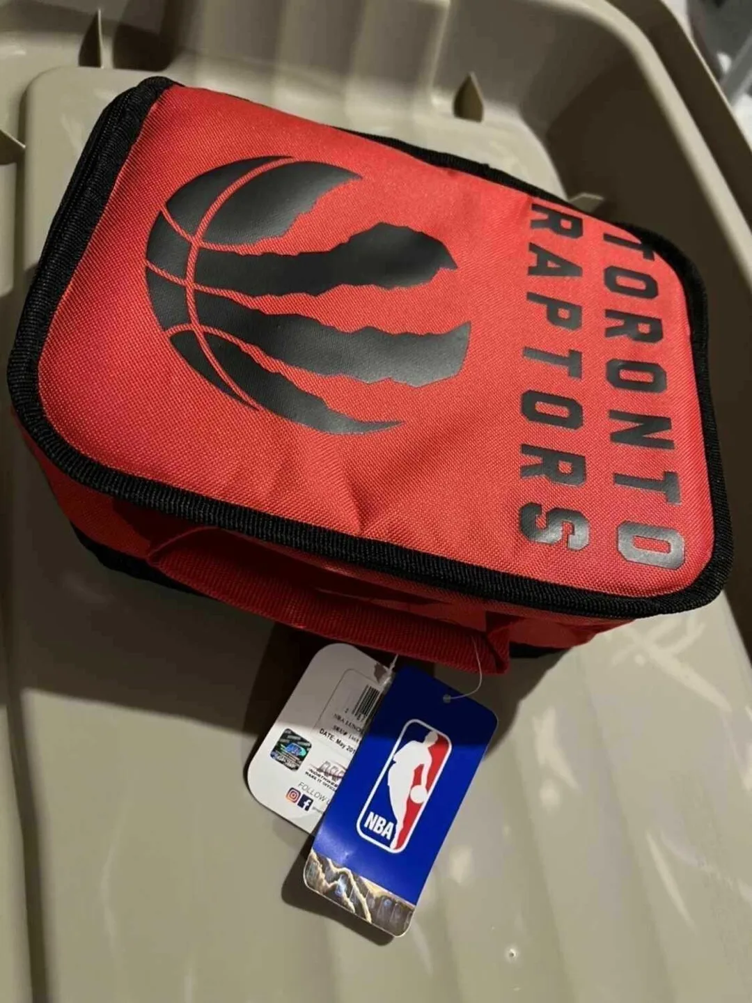 NEW w Tag! Lunch Bag with Toronto Raptors Logo image indicator(4)