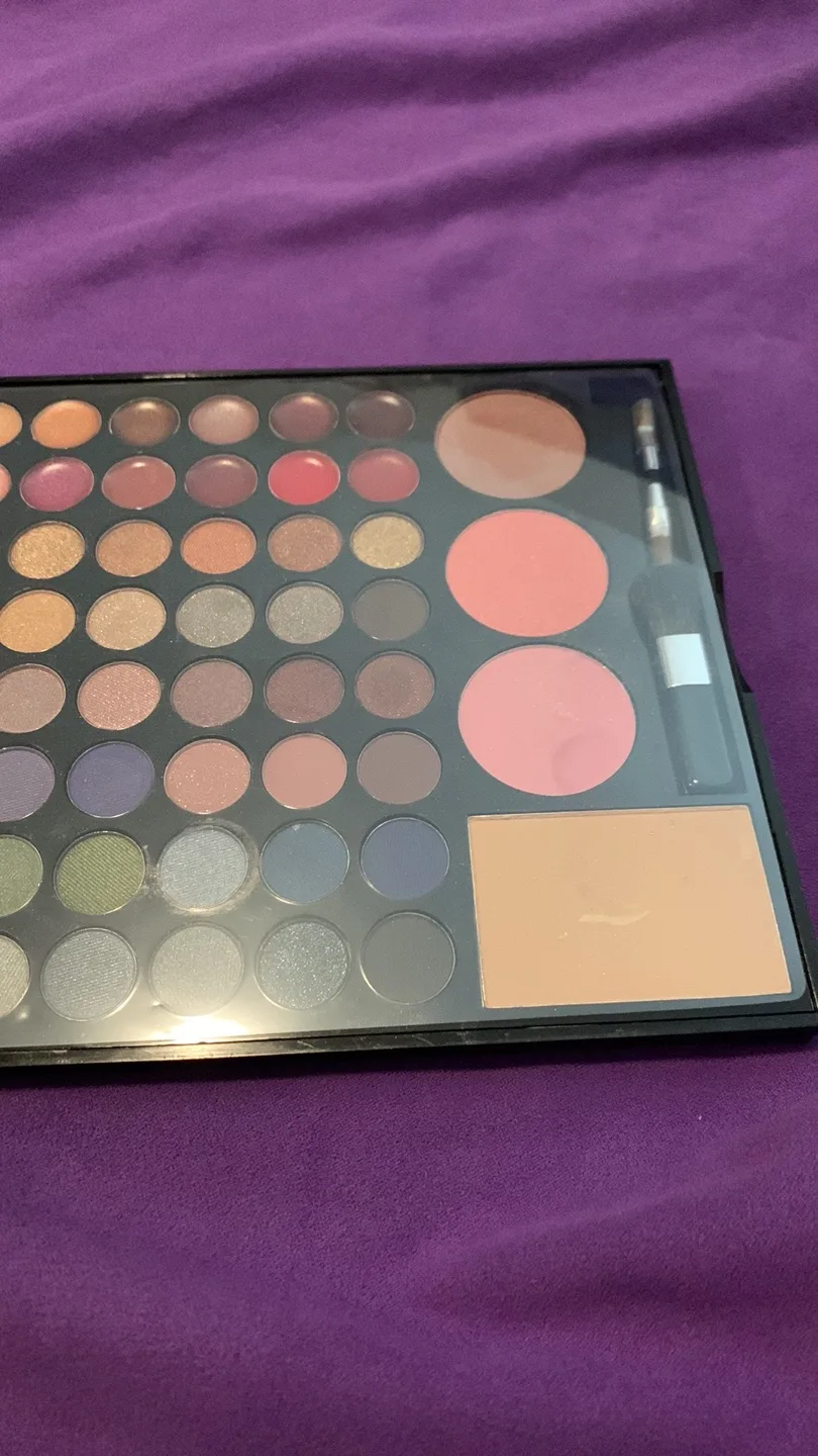 Sephora 48 Colour makeup pallet image indicator(4)