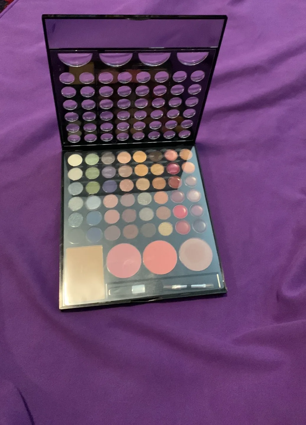Sephora 48 Colour makeup pallet image indicator(3)