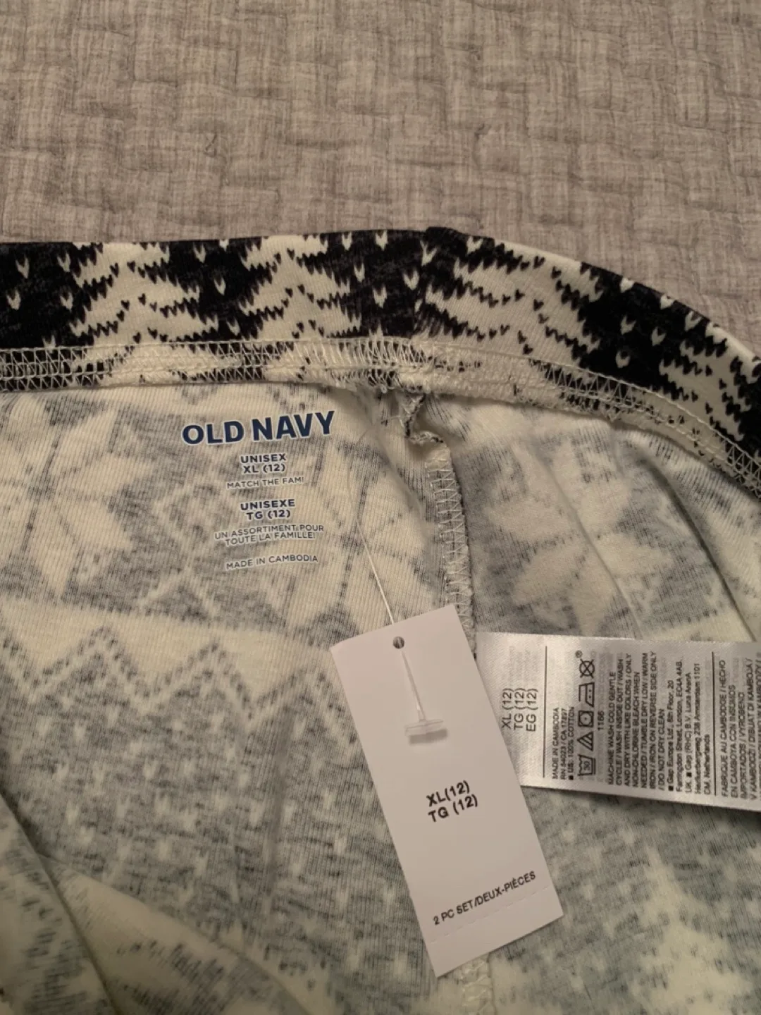 Old Navy Holiday Pajama Leggings -NEW image indicator(2)