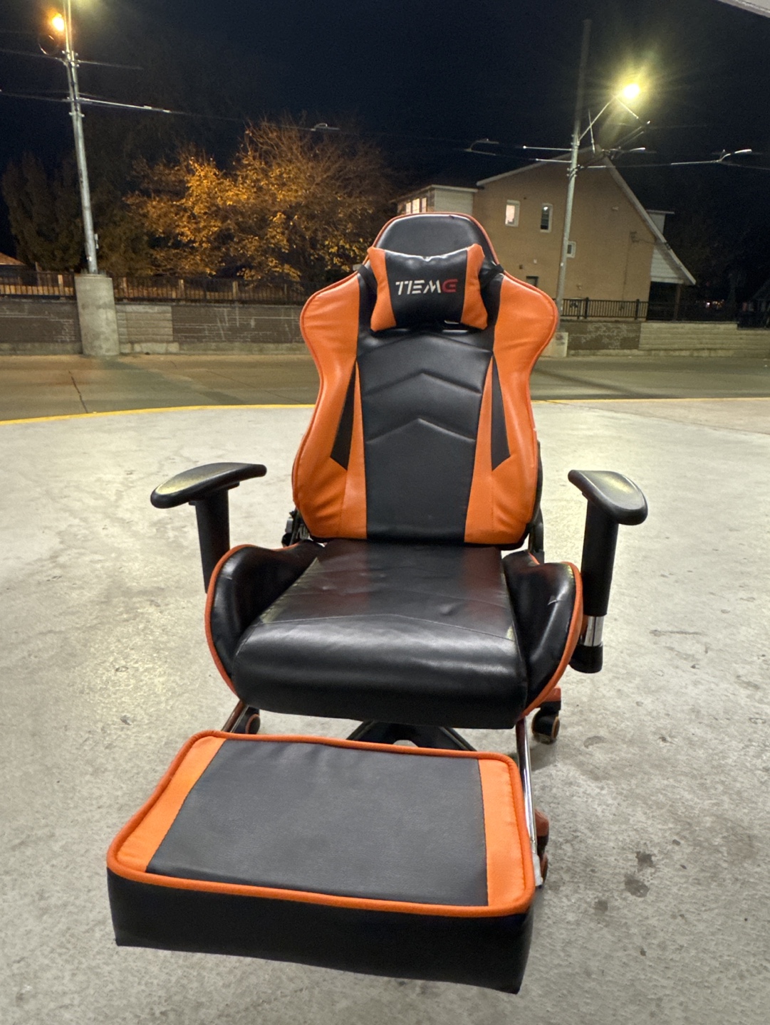 Gaming Chair with Footrest
