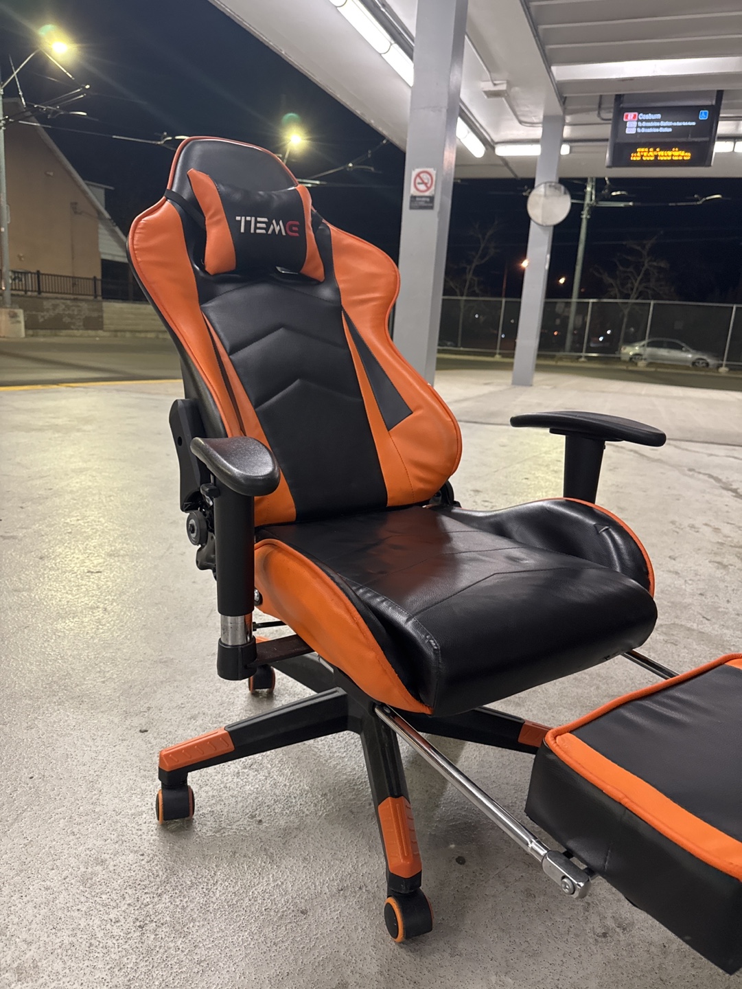 Gaming Chair with Footrest - photo 2