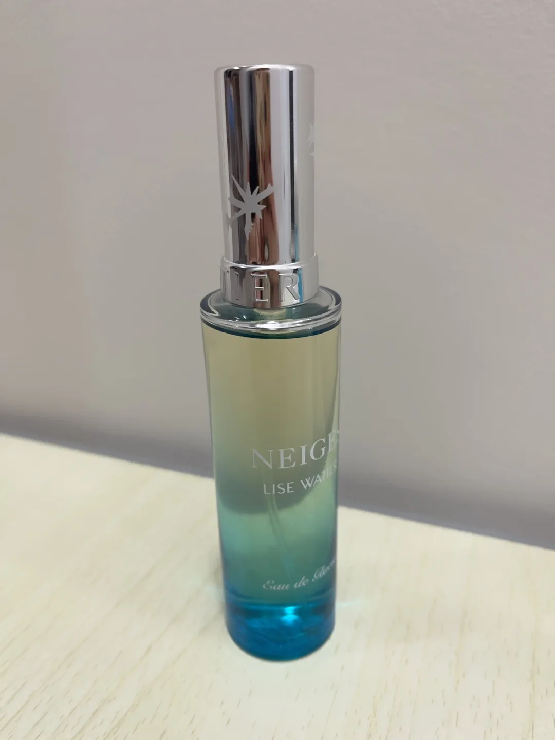 Neiges Lise Watier Eau de Glacier EDT Spray 50ml image indicator(2)