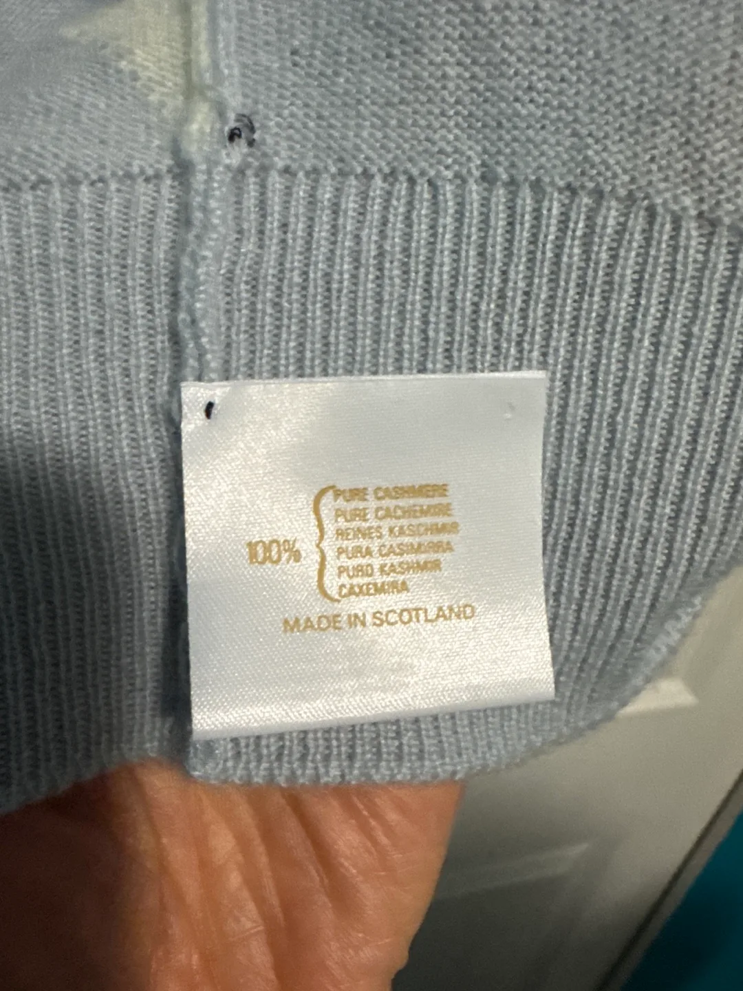 Pringle of Scotland 100% Cashmere Sweater image indicator(3)