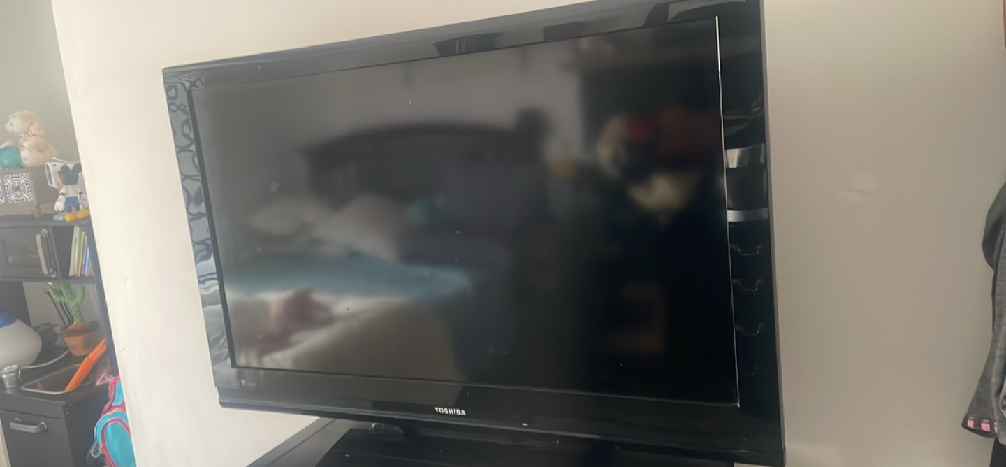 Toshiba 32 Inch TV - photo 3
