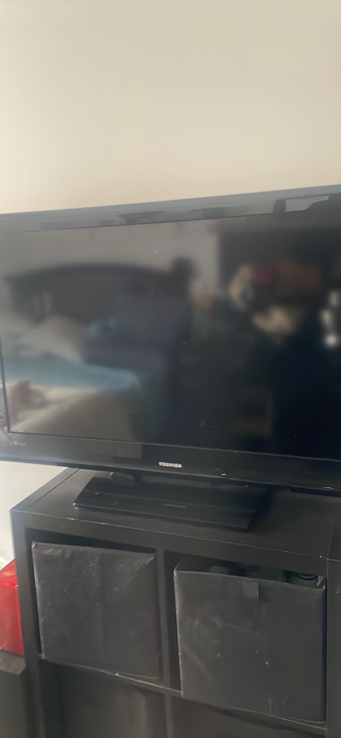 Toshiba 32 Inch TV - photo 2