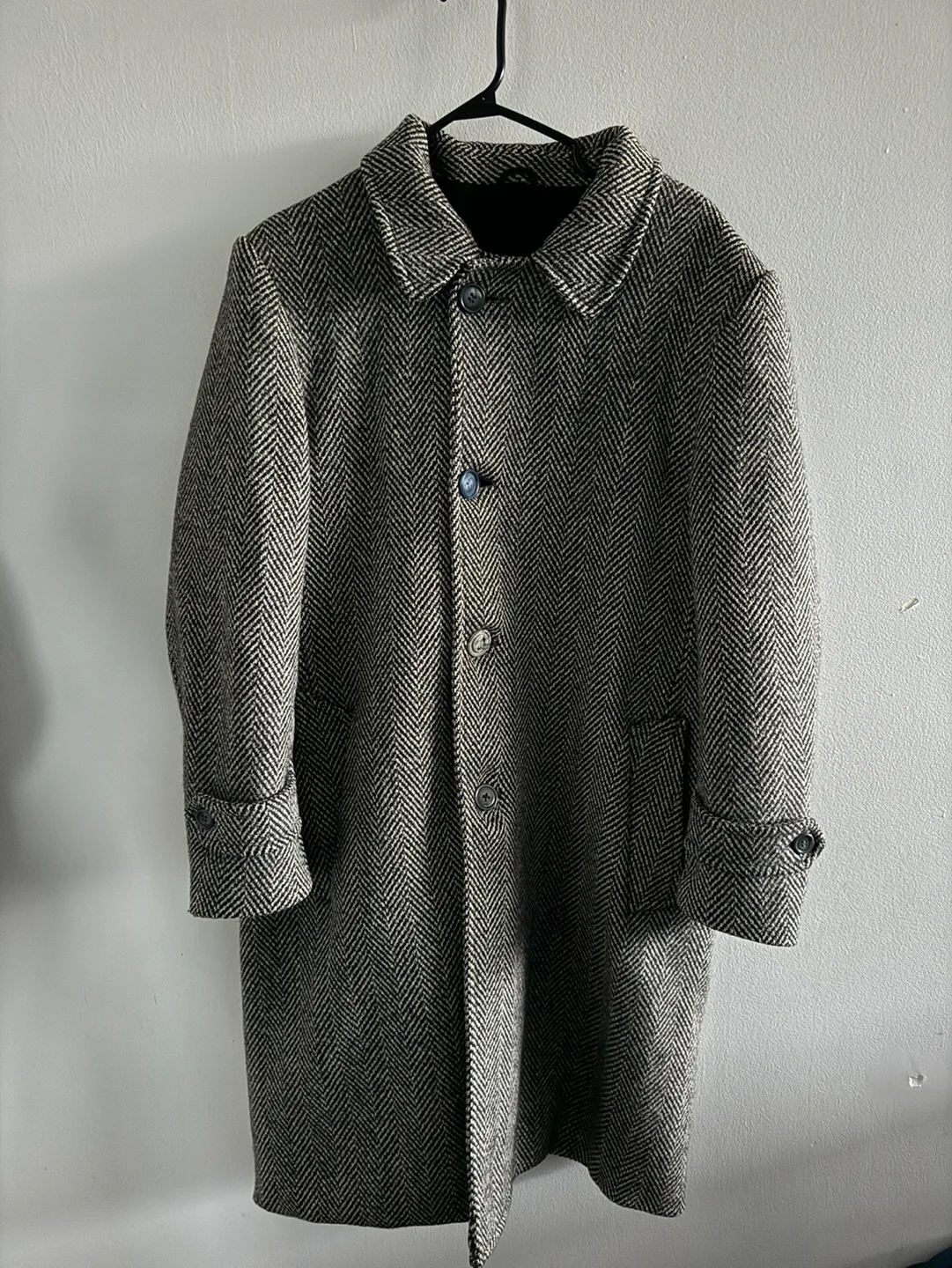 Classic Herringbone Men’s Coat image indicator(4)